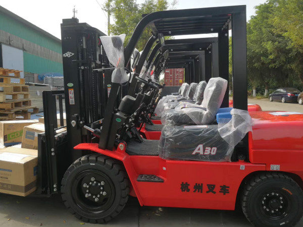 叉車轉(zhuǎn)向沉重？叫你這些方法排除！